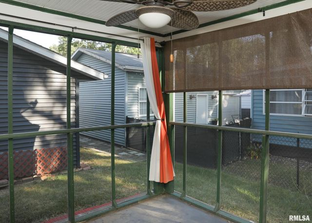 421 10TH Street A, Silvis, IL 61282