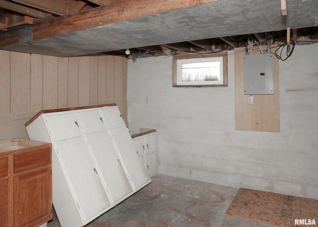 421 10TH Street A, Silvis, IL 61282