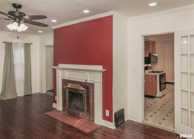 421 10TH Street A, Silvis, IL 61282