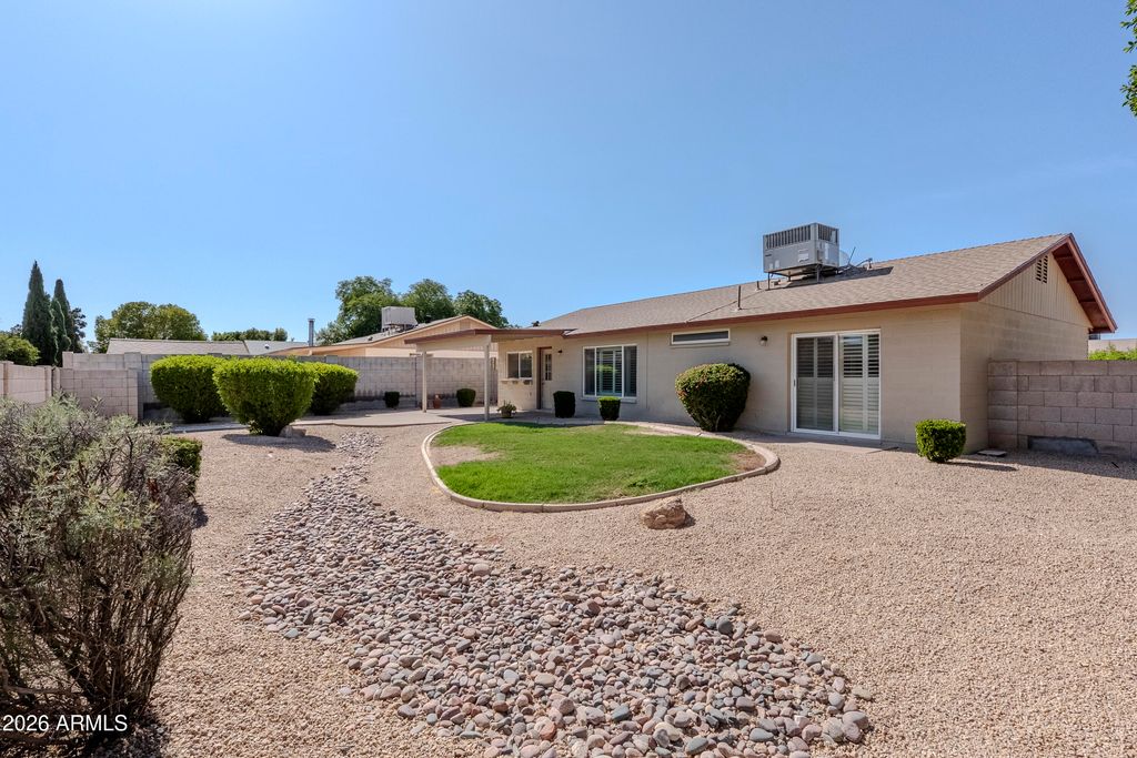 Image 20 of property listing at 2315 W Sagebrush Drive, Chandler, AZ 85224