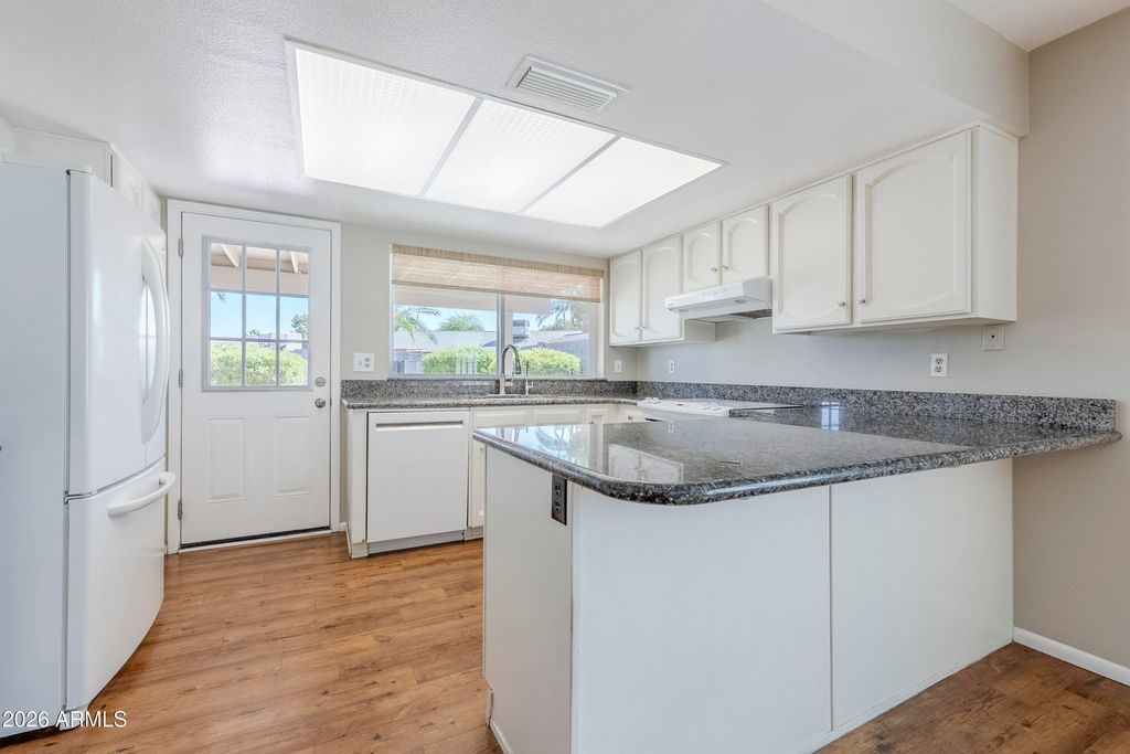 Image 6 of property listing at 2315 W Sagebrush Drive, Chandler, AZ 85224