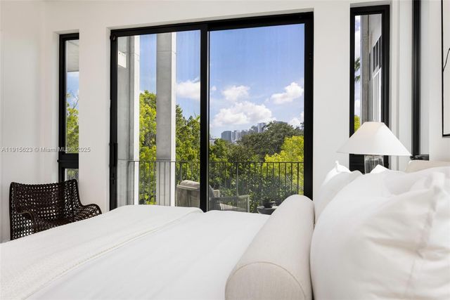 94 SW 28th Rd 3, Miami, FL 33129