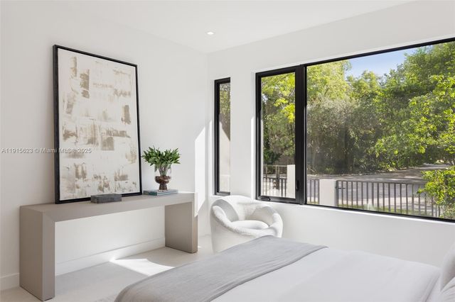 94 SW 28th Rd 3, Miami, FL 33129