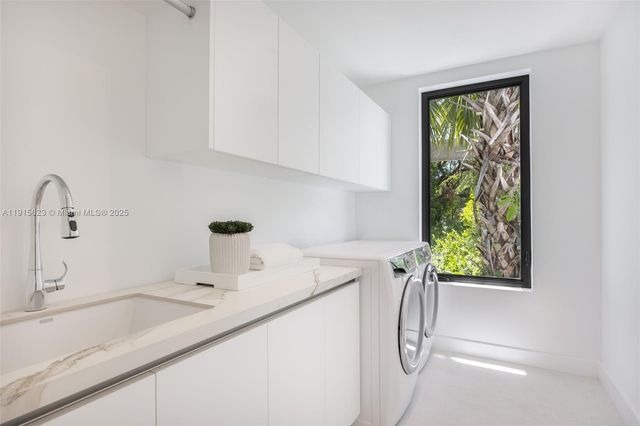 94 SW 28th Rd 3, Miami, FL 33129