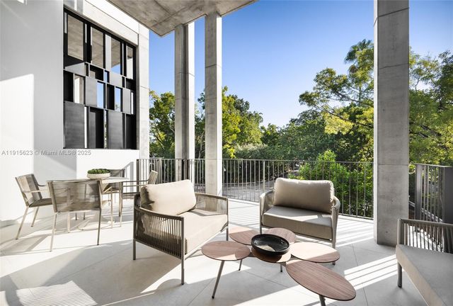 94 SW 28th Rd 3, Miami, FL 33129