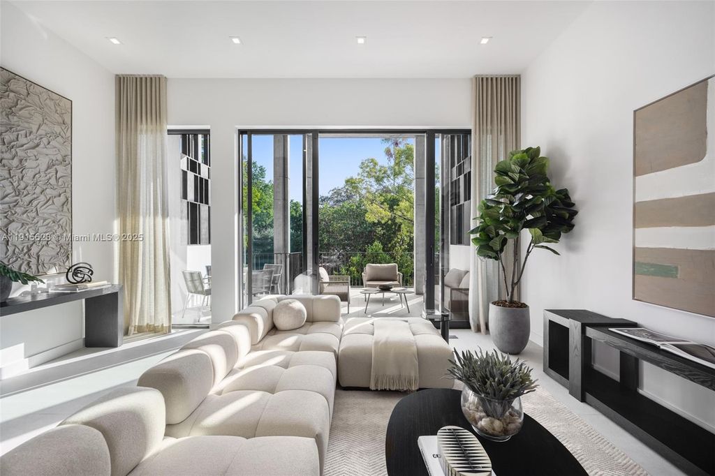 94 SW 28th Rd 3, Miami, FL 33129