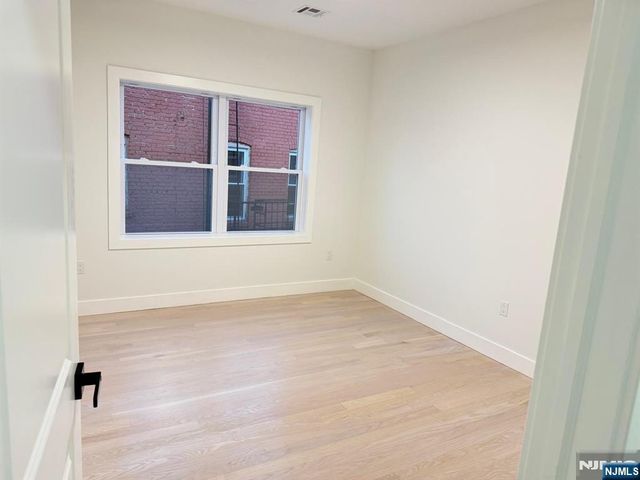 524 15th Street, Newark, NJ 07103