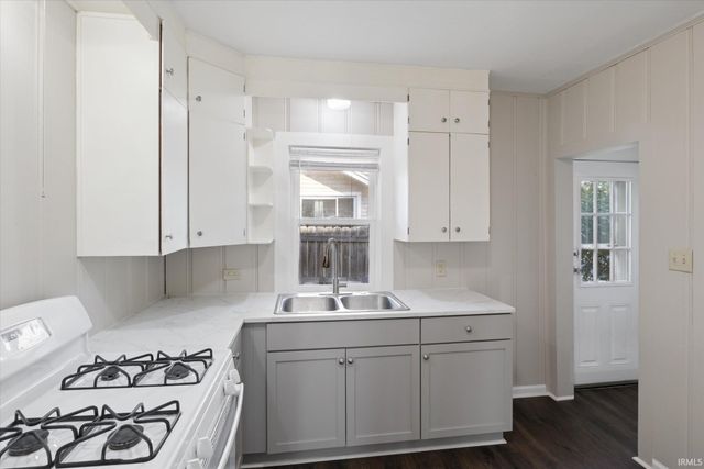 737 S 35Th Street, South Bend, IN 46615