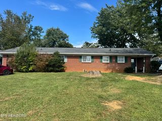 831 Cave St, Morristown, TN 37813