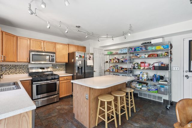 7085 S OWLS LN, Midvale, UT 84047