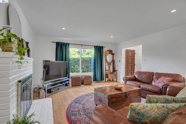 18419 Clifton Way, Castro Valley, CA 94546