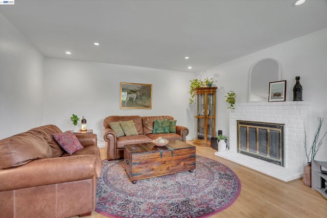 18419 Clifton Way, Castro Valley, CA 94546