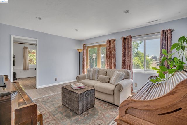 18419 Clifton Way, Castro Valley, CA 94546