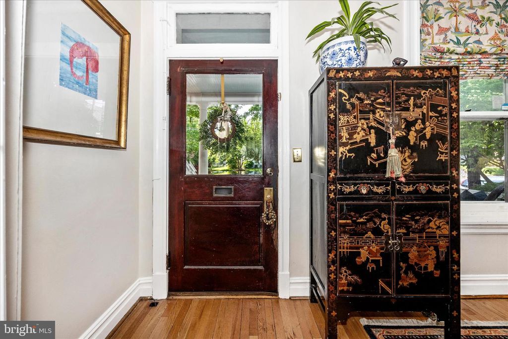 Image 3 of property listing at 506 ELM ST, Frederick, MD 21701