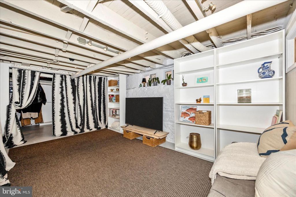 Image 41 of property listing at 506 ELM ST, Frederick, MD 21701