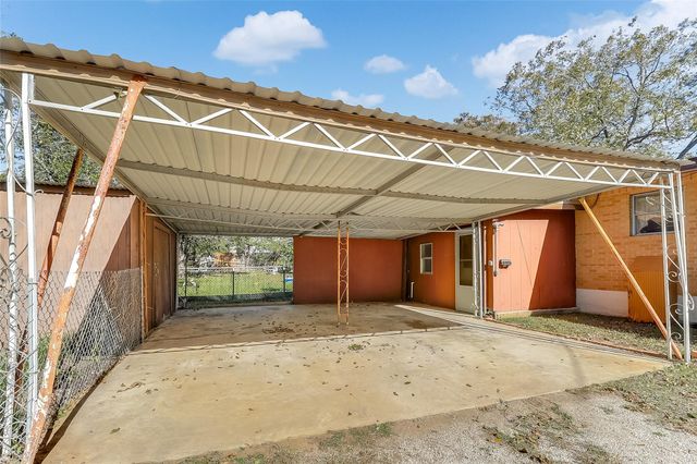 1012 N Water ST, Burnet, TX 78611