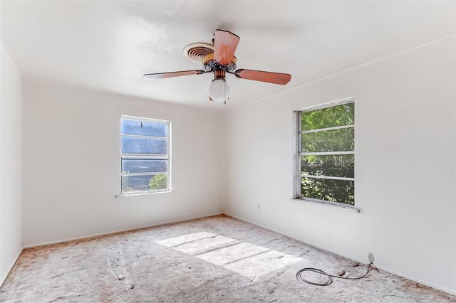 1012 N Water ST, Burnet, TX 78611