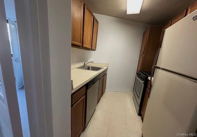 1 BAY CLUB Drive 7G, Bayside, NY 11360