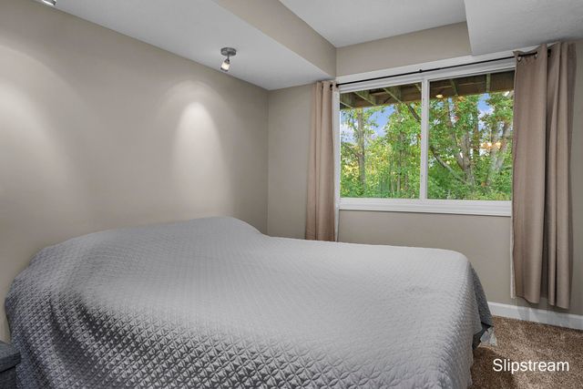 857 Pinnacle Run Drive SE, Grand Rapids, MI 49546