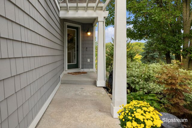 857 Pinnacle Run Drive SE, Grand Rapids, MI 49546