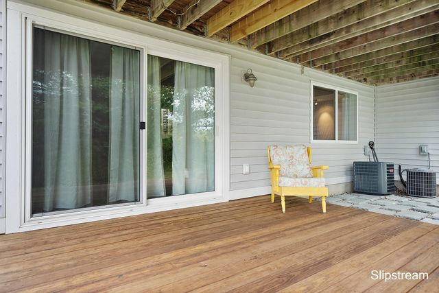 857 Pinnacle Run Drive SE, Grand Rapids, MI 49546