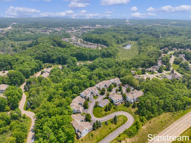 857 Pinnacle Run Drive SE, Grand Rapids, MI 49546