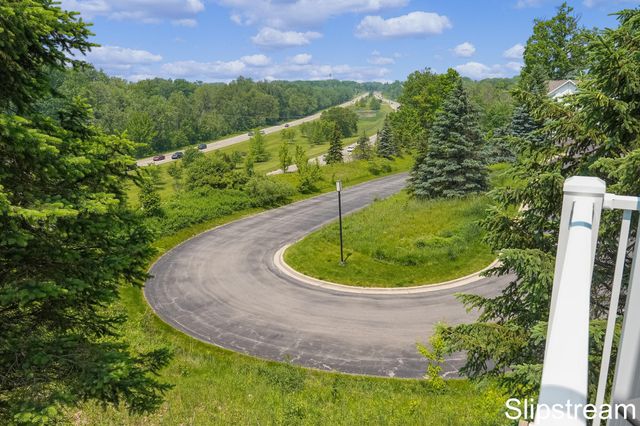 857 Pinnacle Run Drive SE, Grand Rapids, MI 49546