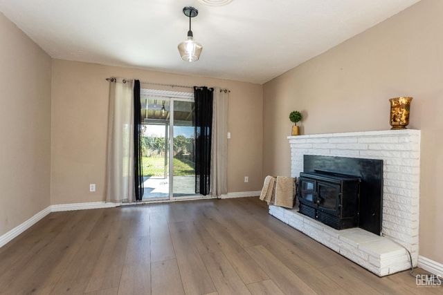 2316 Sandpiper Road, Bakersfield, CA 93309