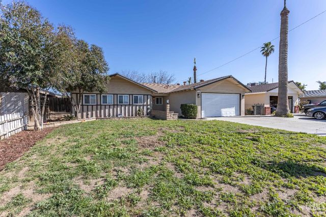 2316 Sandpiper Road, Bakersfield, CA 93309
