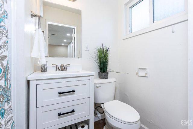 2316 Sandpiper Road, Bakersfield, CA 93309