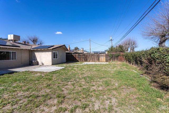 2316 Sandpiper Road, Bakersfield, CA 93309
