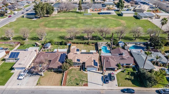 2316 Sandpiper Road, Bakersfield, CA 93309