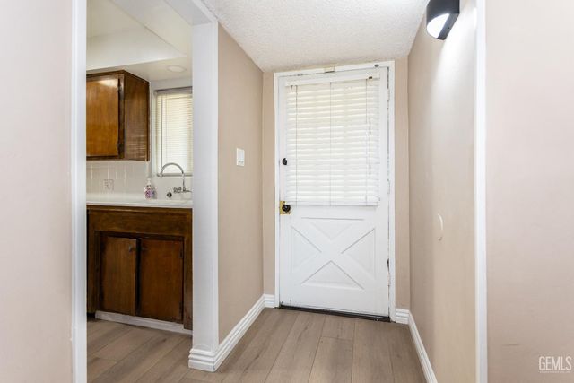 2316 Sandpiper Road, Bakersfield, CA 93309