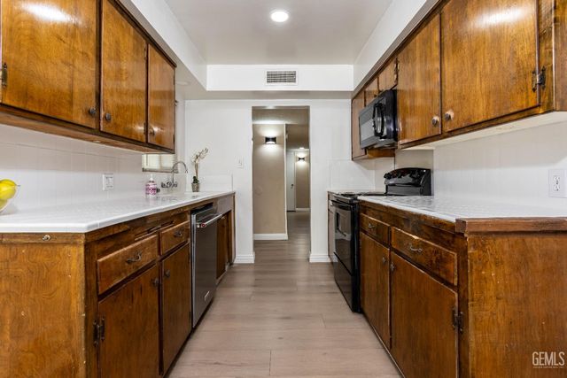 2316 Sandpiper Road, Bakersfield, CA 93309