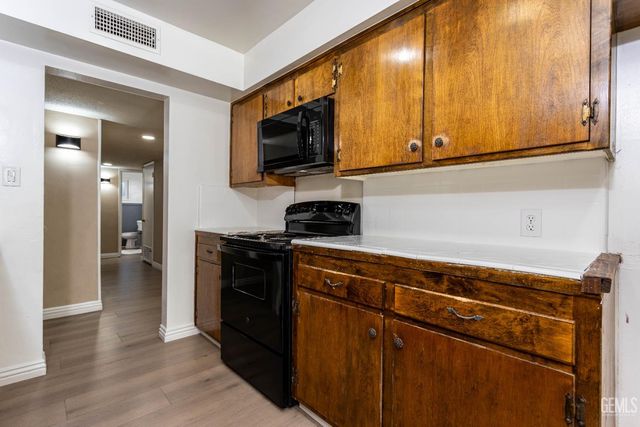 2316 Sandpiper Road, Bakersfield, CA 93309