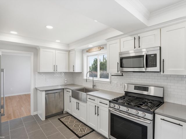 32253 Newcastle Drive, Warren, MI 48093