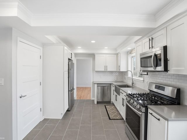 32253 Newcastle Drive, Warren, MI 48093