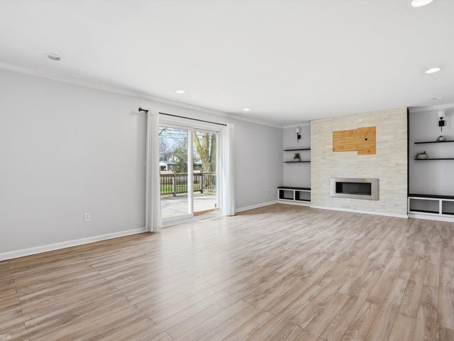 32253 Newcastle Drive, Warren, MI 48093