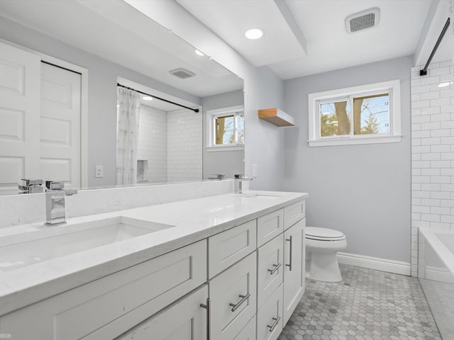 32253 Newcastle Drive, Warren, MI 48093