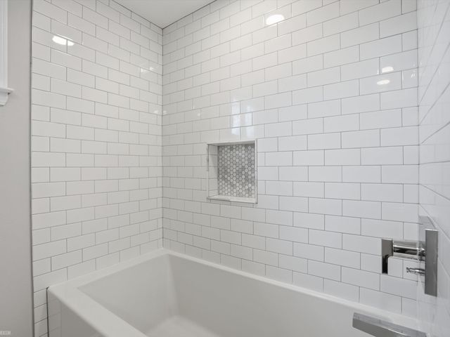 32253 Newcastle Drive, Warren, MI 48093