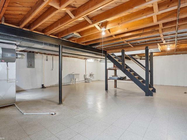 32253 Newcastle Drive, Warren, MI 48093