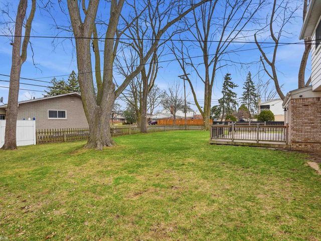 32253 Newcastle Drive, Warren, MI 48093