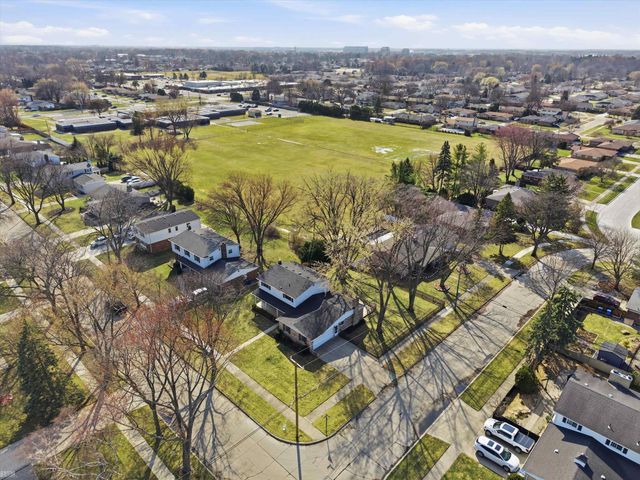 32253 Newcastle Drive, Warren, MI 48093