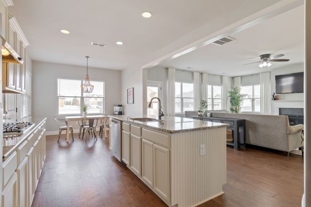 4838 Kingdom Dr, Murfreesboro, TN 37128