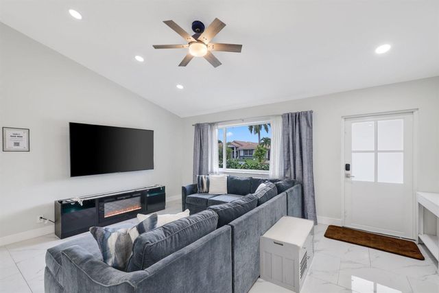 510 NE 38th Street, Deerfield Beach, FL 33064