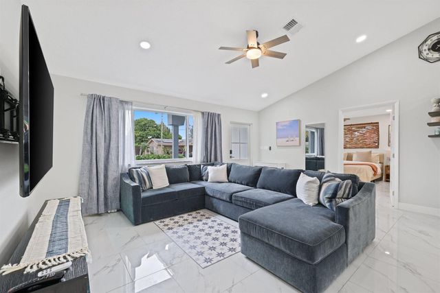 510 NE 38th Street, Deerfield Beach, FL 33064