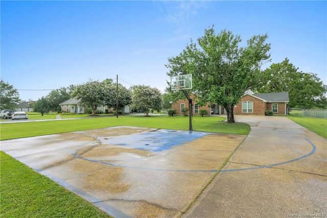2231 W Dave Dugas Road, Sulphur, LA 70665