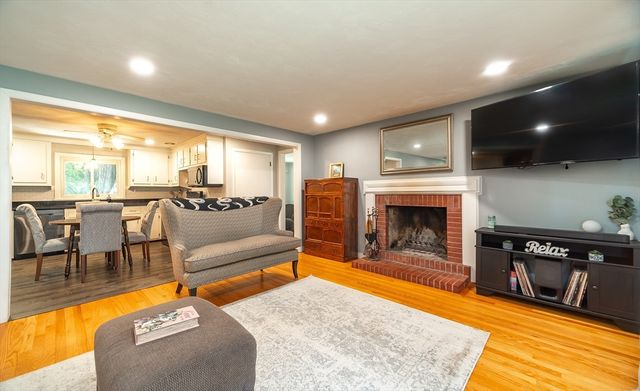 46 Wildwood Ave, Springfield, MA 01118