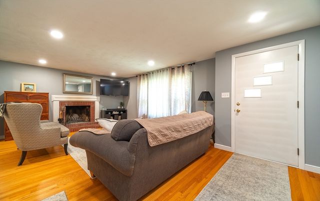 46 Wildwood Ave, Springfield, MA 01118