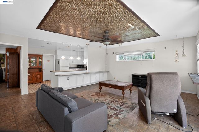 237 Goodwin St, Hayward, CA 94544